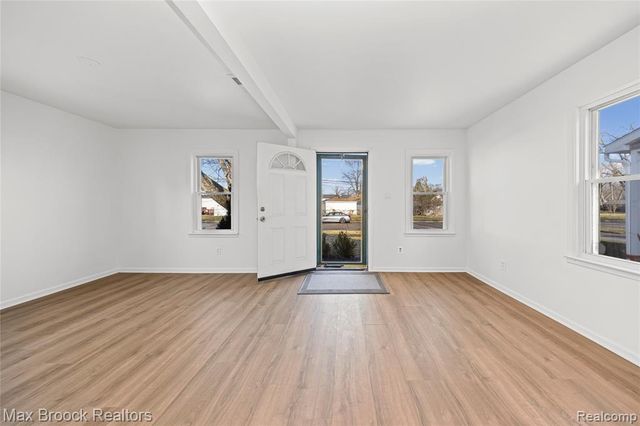 20240 Hollywood Street, Harper Woods, MI 48225