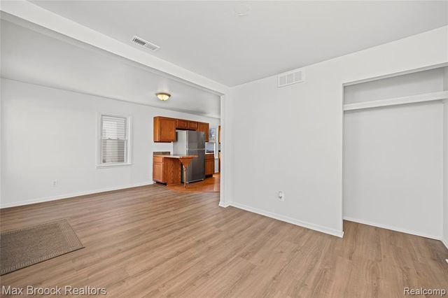 20240 Hollywood Street, Harper Woods, MI 48225