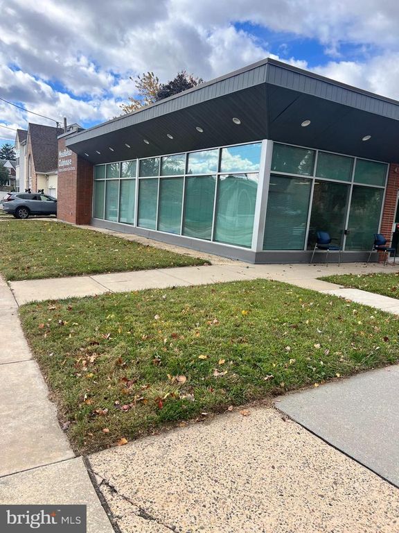 Image 1 of property listing at 7612 DUNGAN RD, Philadelphia, PA 19111