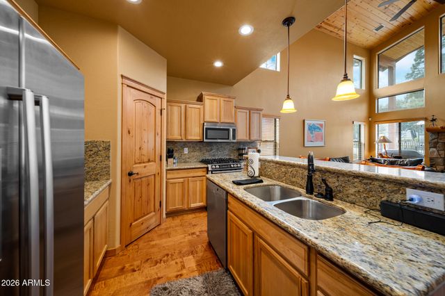 2011 N LAKE BREEZE Road, Lakeside, AZ 85929