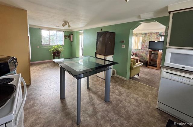 1071 Pelham Boulevard, Waterford, MI 48328