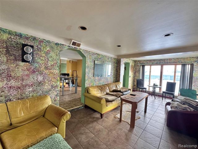 1071 Pelham Boulevard, Waterford, MI 48328