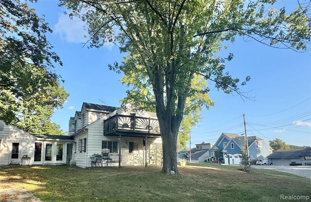 1071 Pelham Boulevard, Waterford, MI 48328