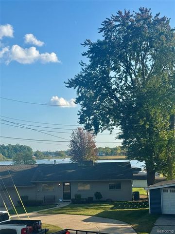 1071 Pelham Boulevard, Waterford, MI 48328