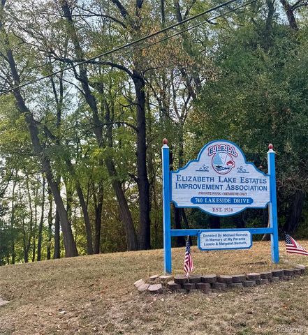 1071 Pelham Boulevard, Waterford, MI 48328