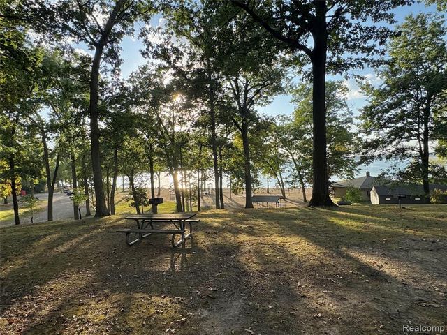 1071 Pelham Boulevard, Waterford, MI 48328