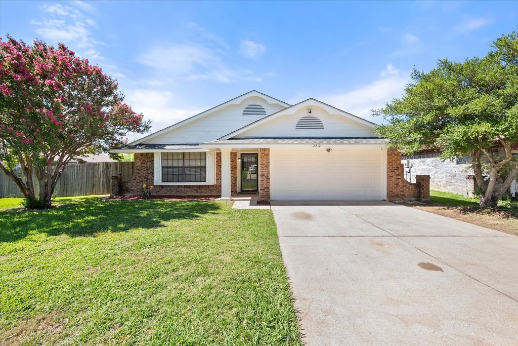 2212 Hollybush Lane, Bedford, TX 76021
