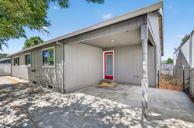 372 Sandi Way, Eagle Point, OR 97524