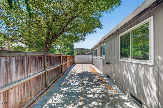 372 Sandi Way, Eagle Point, OR 97524