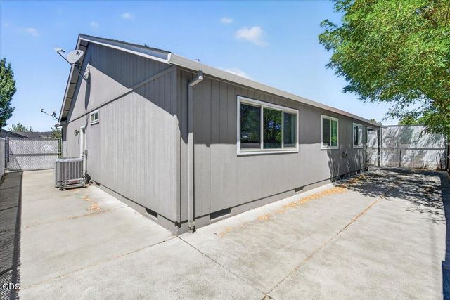 372 Sandi Way, Eagle Point, OR 97524
