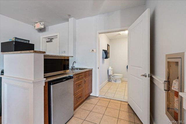 130 Post Avenue 324, Mineola, NY 11590