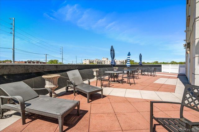 130 Post Avenue 324, Mineola, NY 11590