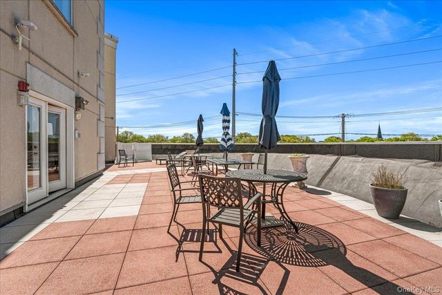 130 Post Avenue 324, Mineola, NY 11590