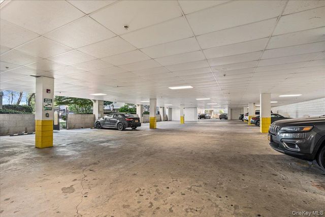 130 Post Avenue 324, Mineola, NY 11590