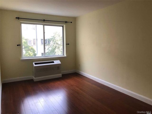 130 Post Avenue 324, Mineola, NY 11590