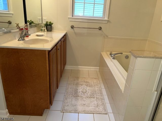 11 Stryker Rd, Franklin Twp., NJ 08873