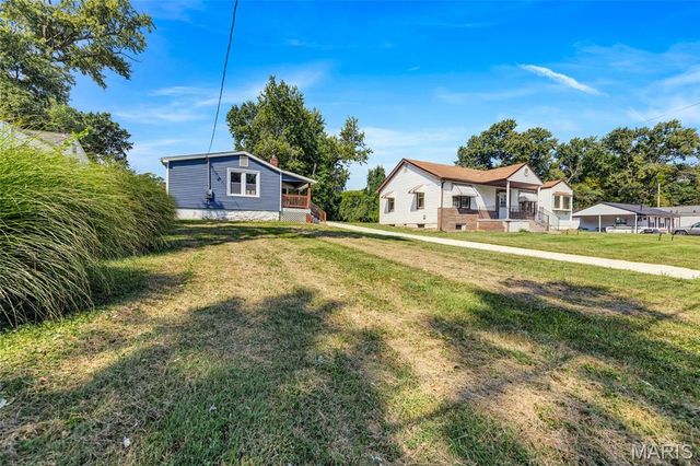21 Shumate Avenue, Maryland Heights, MO 63043
