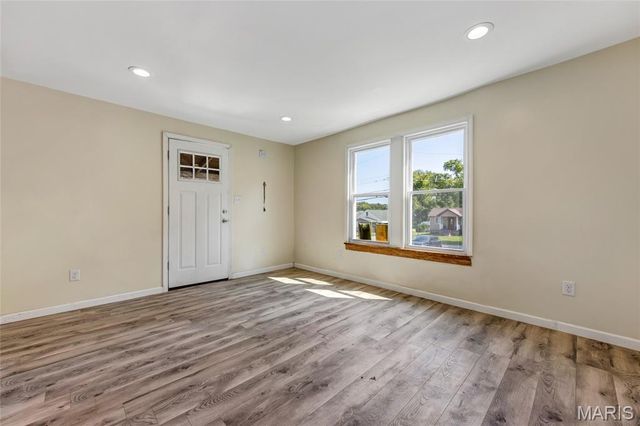 21 Shumate Avenue, Maryland Heights, MO 63043