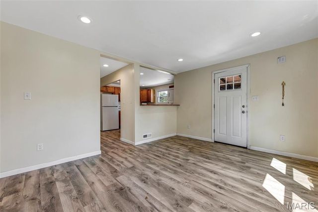 21 Shumate Avenue, Maryland Heights, MO 63043