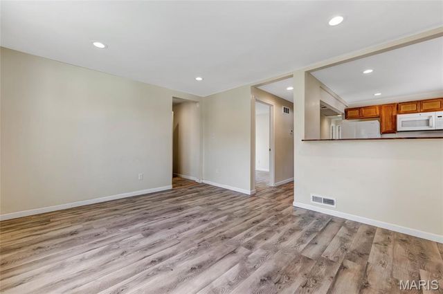 21 Shumate Avenue, Maryland Heights, MO 63043