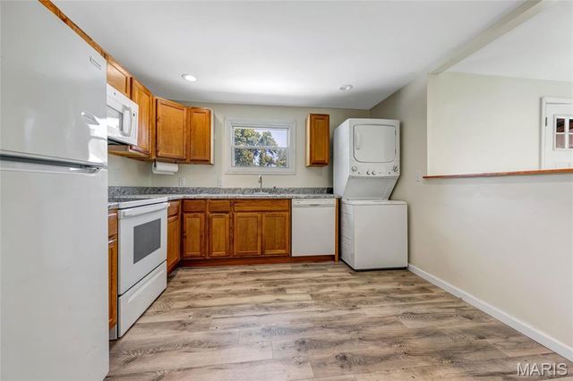 21 Shumate Avenue, Maryland Heights, MO 63043
