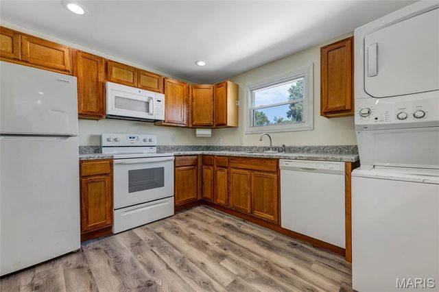 21 Shumate Avenue, Maryland Heights, MO 63043