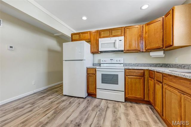 21 Shumate Avenue, Maryland Heights, MO 63043