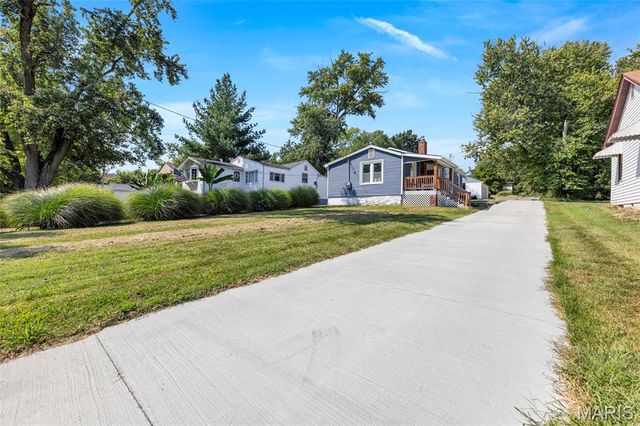 21 Shumate Avenue, Maryland Heights, MO 63043