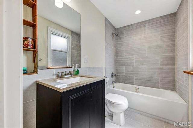 21 Shumate Avenue, Maryland Heights, MO 63043