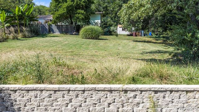21 Shumate Avenue, Maryland Heights, MO 63043