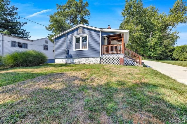 21 Shumate Avenue, Maryland Heights, MO 63043