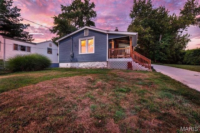 21 Shumate Avenue, Maryland Heights, MO 63043