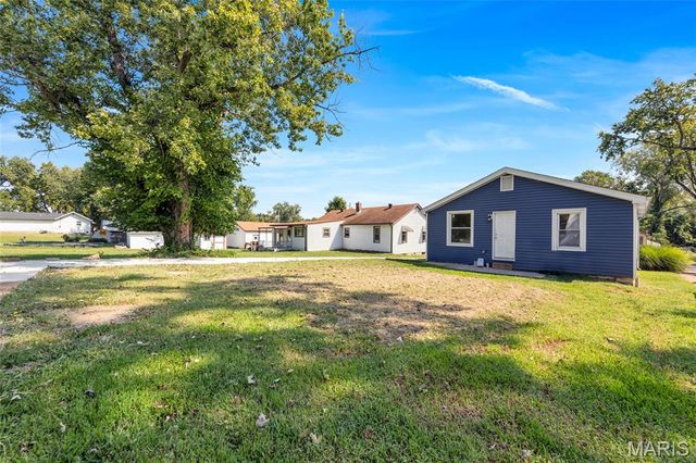 21 Shumate Avenue, Maryland Heights, MO 63043