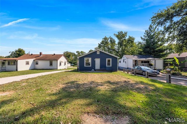 21 Shumate Avenue, Maryland Heights, MO 63043