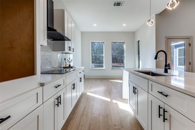 120 N Pohakea DR, Bastrop, TX 78602