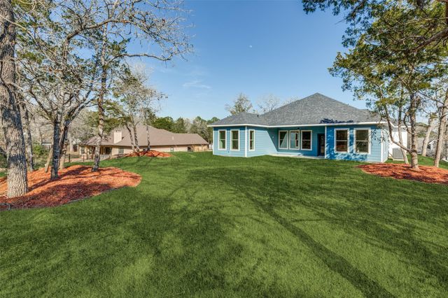 120 N Pohakea DR, Bastrop, TX 78602