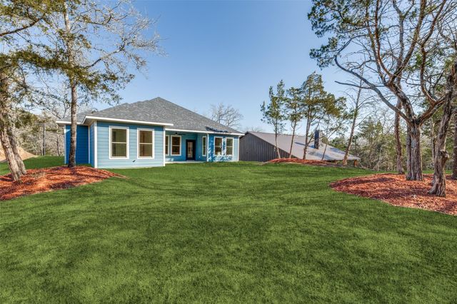 120 N Pohakea DR, Bastrop, TX 78602