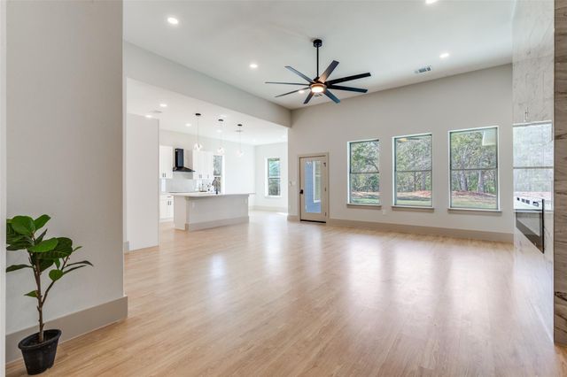 120 N Pohakea DR, Bastrop, TX 78602