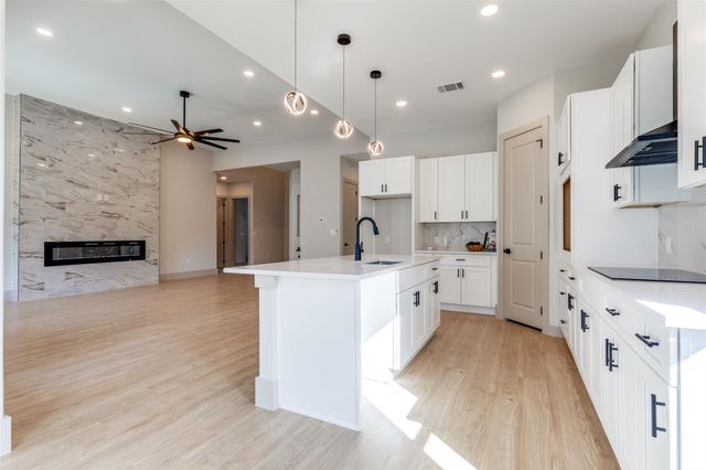 120 N Pohakea DR, Bastrop, TX 78602