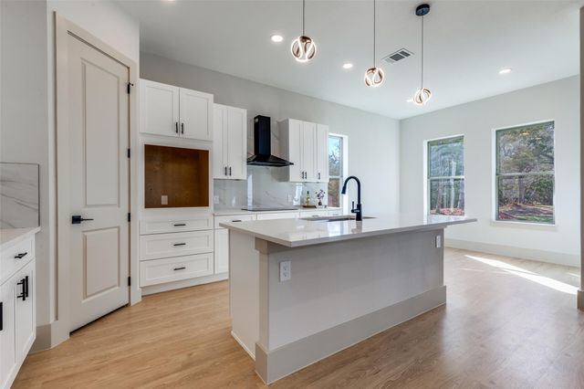 120 N Pohakea DR, Bastrop, TX 78602