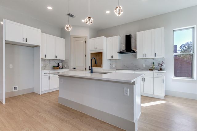 120 N Pohakea DR, Bastrop, TX 78602