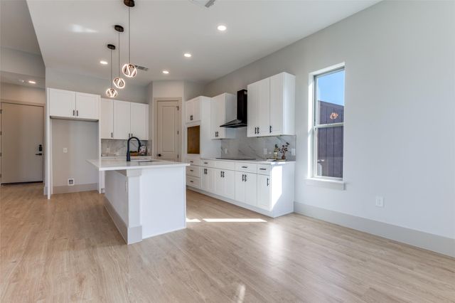 120 N Pohakea DR, Bastrop, TX 78602