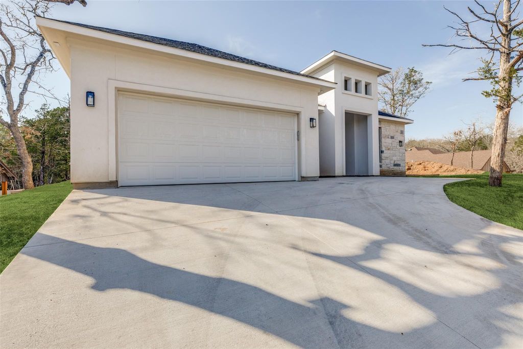 120 N Pohakea DR, Bastrop, TX 78602