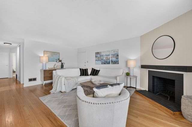 22 Alta Vista Way, Daly City, CA 94014