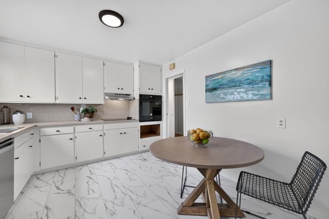22 Alta Vista Way, Daly City, CA 94014