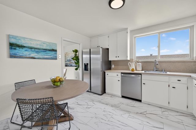 22 Alta Vista Way, Daly City, CA 94014