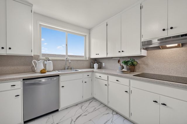 22 Alta Vista Way, Daly City, CA 94014