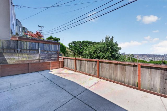 22 Alta Vista Way, Daly City, CA 94014
