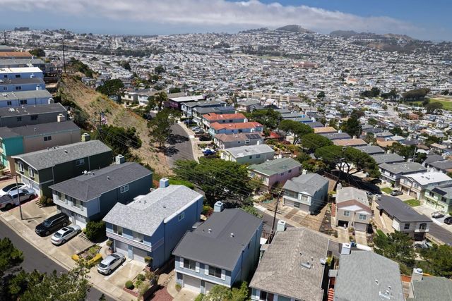 22 Alta Vista Way, Daly City, CA 94014