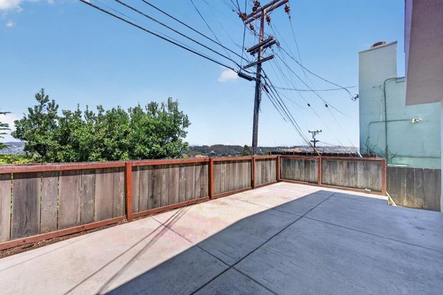 22 Alta Vista Way, Daly City, CA 94014